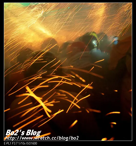 
台南.鹽水-2013鹽水蜂炮(不虛此行，雖然最後很悲慘的掉到水溝裡)
