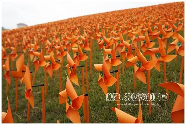 全台唯一巨幅小鴨地景藝術【擁恆文創園區-風車鴨】