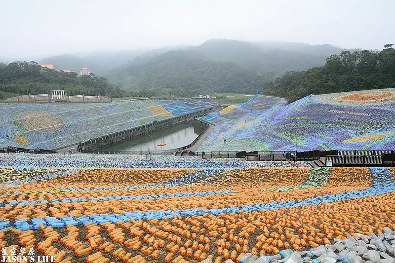 【新北│景點】百萬支寶特瓶拼成療癒的梵谷星空。星空草原-擁恆文創園區