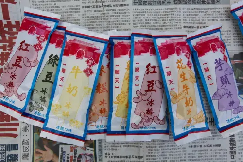 吃。台南|中西區|  台南老字號冰棒店，近一甲子的歷史，隱藏在巷弄裡の古早味冰棒，整體口感中規中矩而已「順天冰棒」。