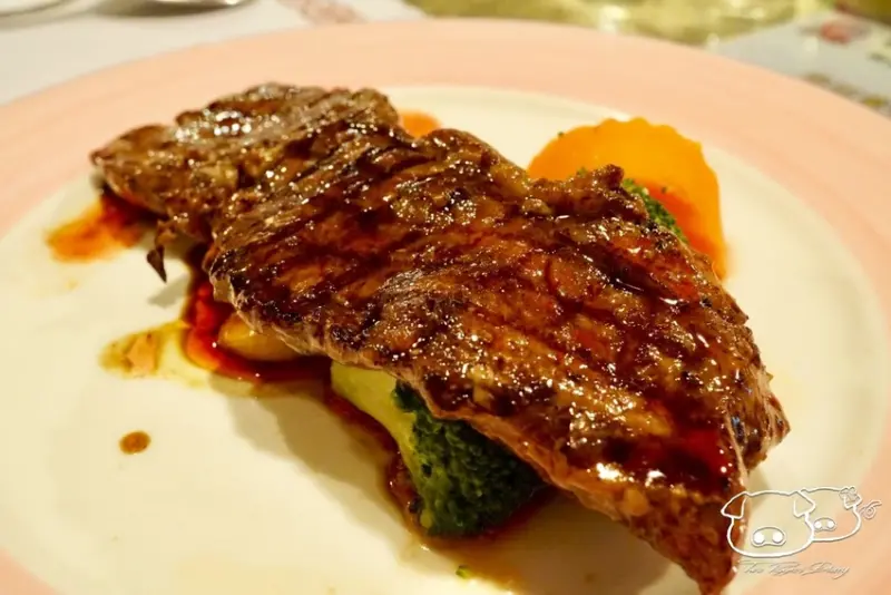 [北投食記]艾蜜莉廚房_海陸雙拼平價套餐饗宴_異國排餐風味_新北投推薦約會餐廳_兩隻豬的日常