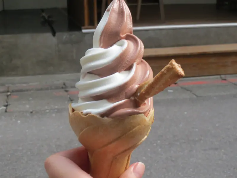 挑戰吃冰極限的＂白鬍子 Milk Beard 鮮奶霜淇淋專賣店＂食記