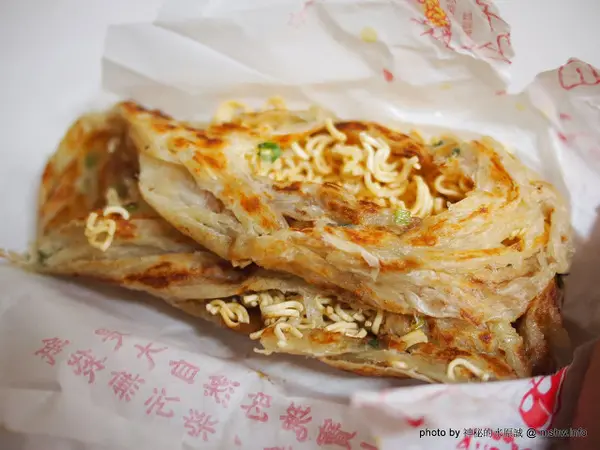 【食記】台北737巷蟹老闆蔥油餅.蔥抓餅@內湖捷運MRT港墘站 : 創意無限,可樂果與王子麵,顛覆想像的新口味!              