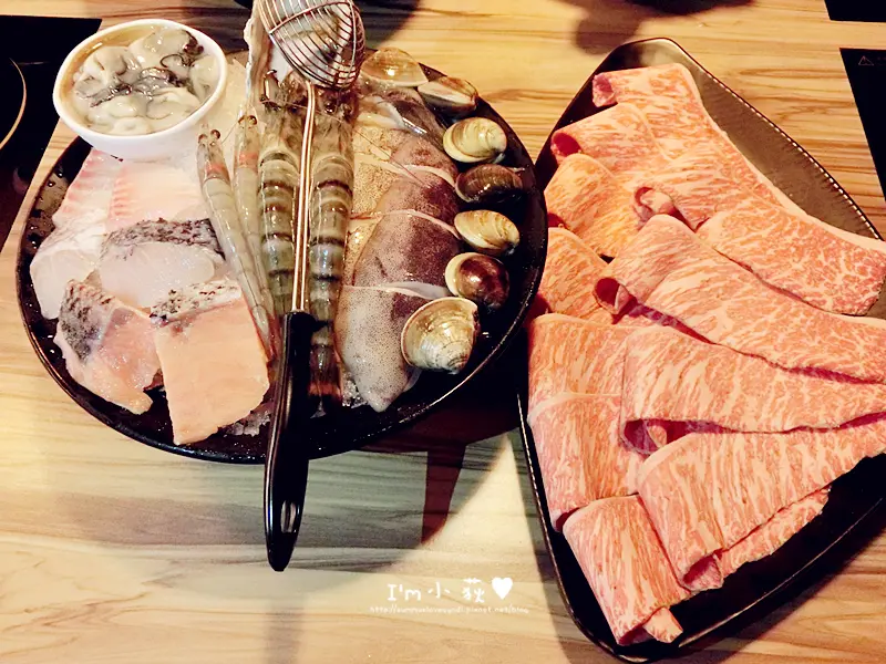 竹間精緻鍋物餐廳(台中市政一店)。近台中新光三越大遠百七期超人氣排隊火鍋店，平價到高檔火鍋都有，營業到凌晨四點!