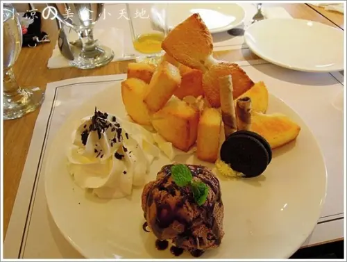 『台中。西屯區』被放火燒就為了這法式蜜糖領結啾啾而來-Love one Cafe樂昂