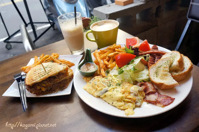 台北板橋：豐滿　咖啡。早午餐