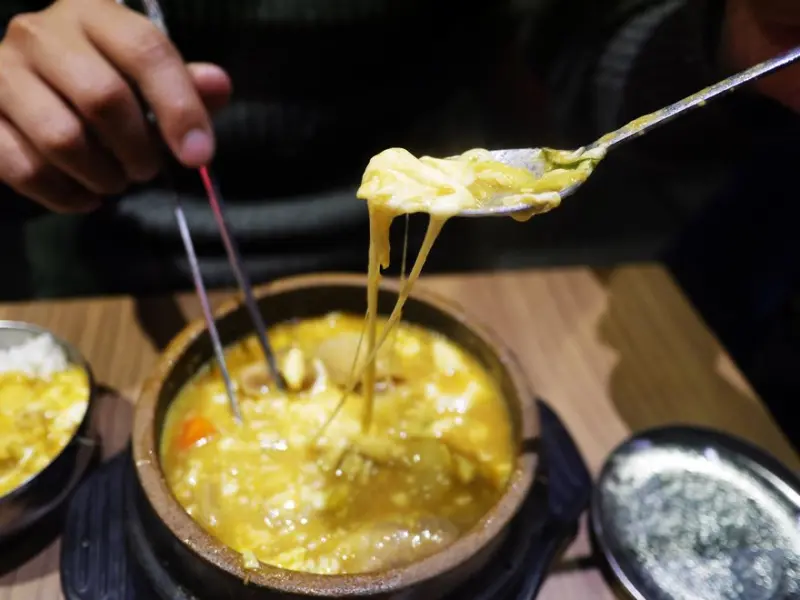 【台北】東區 九尾韓國豆腐煲 平價韓國美食 好吃咖哩起司豆腐鍋、超香濃蜂蜜鮮奶霜淇淋♥