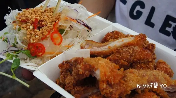 *台北公館* 龍哥無骨雞腿排 排隊人氣小吃 生菜沙拉無限續