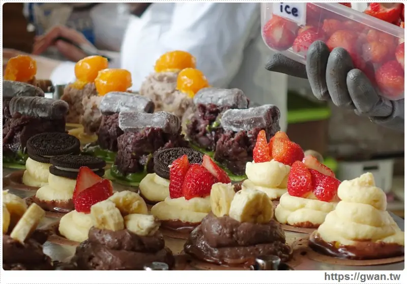 [台中美食●一中商圈] INO ICE 冰淇淋店/紅豆餅 -- 顆顆爆餡的巨無霸創意紅豆餅♪冰淇淋口味天天不一樣♥