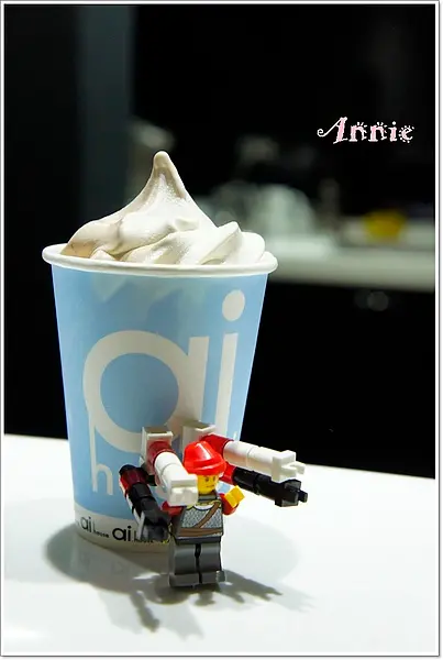 不思議  台灣唯一 [ai house]舞動奇機  機器人霜淇淋