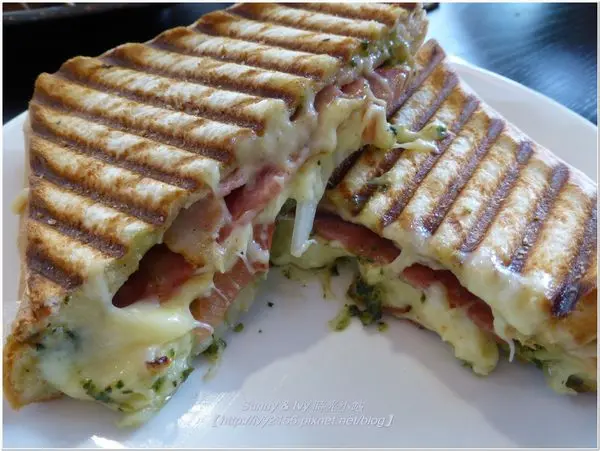 【板橋食記】好初早餐 Deli（二號店）。讓人排到天荒地老的憤怒早午餐