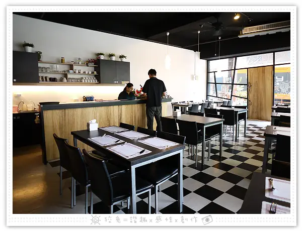 [高雄食記] 513義式料理~酥炸雞肉佐白醬燉飯&香草蕃茄海鮮焗貝殼麵‧有單點也有吃到飽！(發送網試吃)