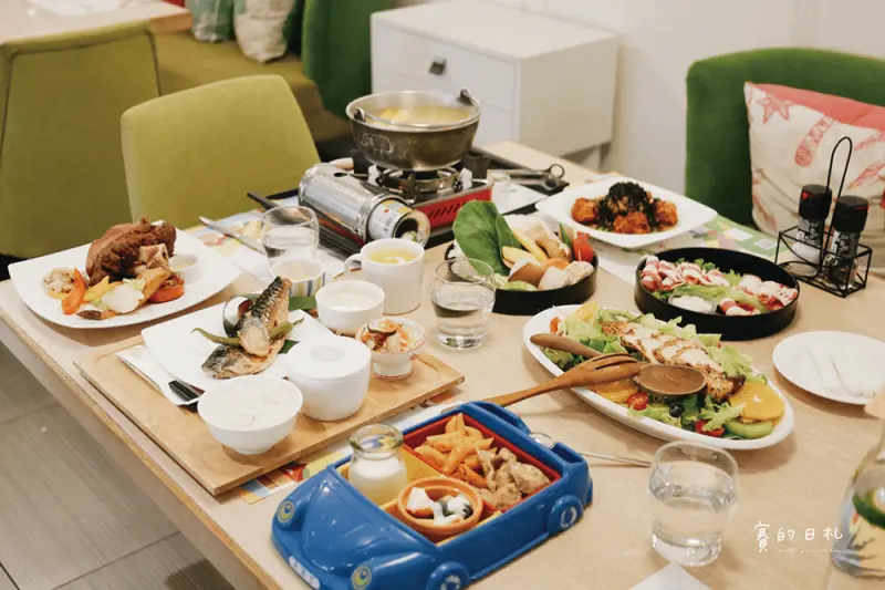 台中美食 梨子咖啡館(崇德店)｜食物份量CP值高，還擁有親子砂池空間、繪本室，根本就是爸媽的天堂 ♥ 台中親子餐廳推薦