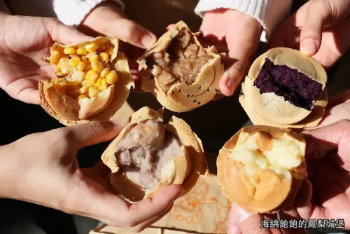 迪化街排隊美食『永樂車輪餅』永樂市場/大橋頭美食，爆餡紅豆餅，古早味甜點，IG熱門打卡，菜單價位(捷運大橋頭站)
