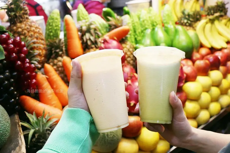 南機場夜市美食『美蘭阿姨果汁吧』TVBS、食尚玩家推薦現打果汁，熱門排隊飲料，菜單價位(捷運小南門站)