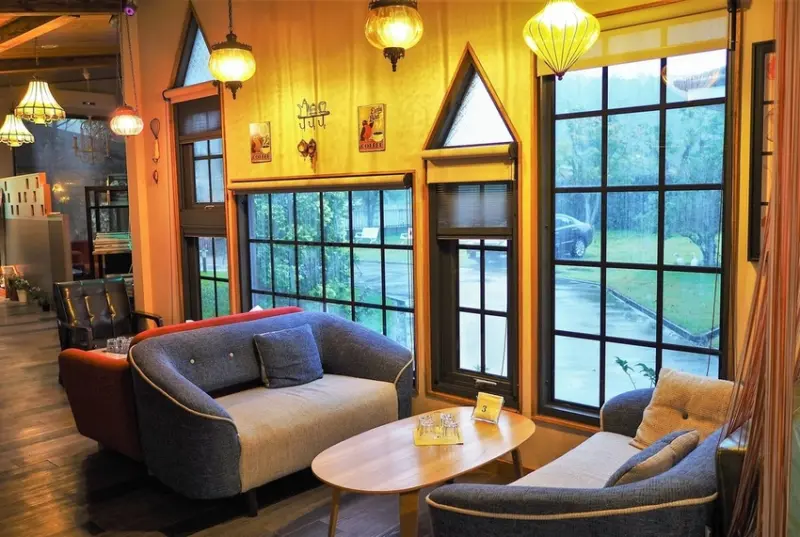 【宜蘭冬山鄉 | 餐廳】縈繞著異國氛圍的築夢木屋✈飛行碼頭 DUCK DOCK