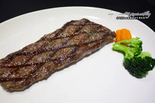 【中和】炭烤堅持的自然原味．小惡魔炭燒牛排