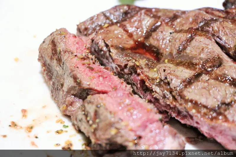 （新北中和美食）小惡魔炭燒牛排 精選美國安格斯Choice等級冷藏牛肉 食尚玩家也來報導啦！