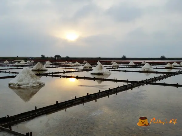【台南旅遊】北門-鹽鄉觀光景點《井仔腳瓦盤鹽田》免費體驗曬鹽樂/夕遊井仔腳