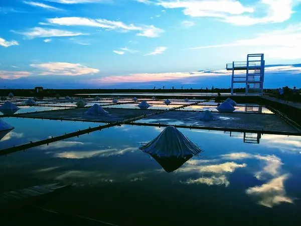 【旅遊】台南北門追魔幻時刻！井仔腳瓦盤鹽田不只夕陽美！豬母廟牽起好姻緣