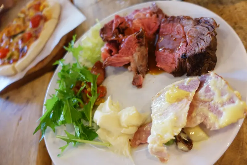 胖樺食記)台北公館商圈超高CP值Buffet吃到飽「義饗食堂Just Italian」/五百多元爐烤肋眼牛排吃到飽/把費/哈根打使無限供應/持證件再打折/2018最新