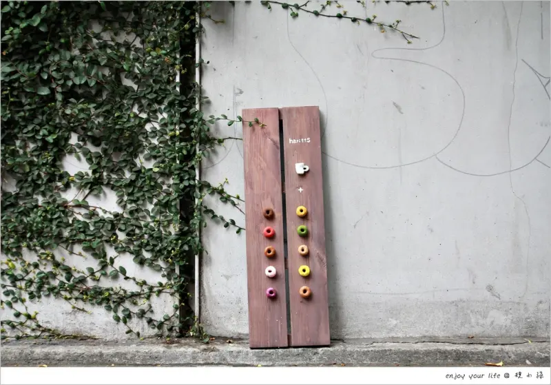 [台中] 來自東京的甜甜圈：『Haritts 台灣一號店』，試賣期間就已總是被掃空了啦！XD 中午12點只剩一種口味。