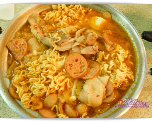 ◆高雄。三民區。美食推薦◆鼎山夜市-大韓民國(正統韓國歐巴掌廚之超平價美軍部隊鍋)