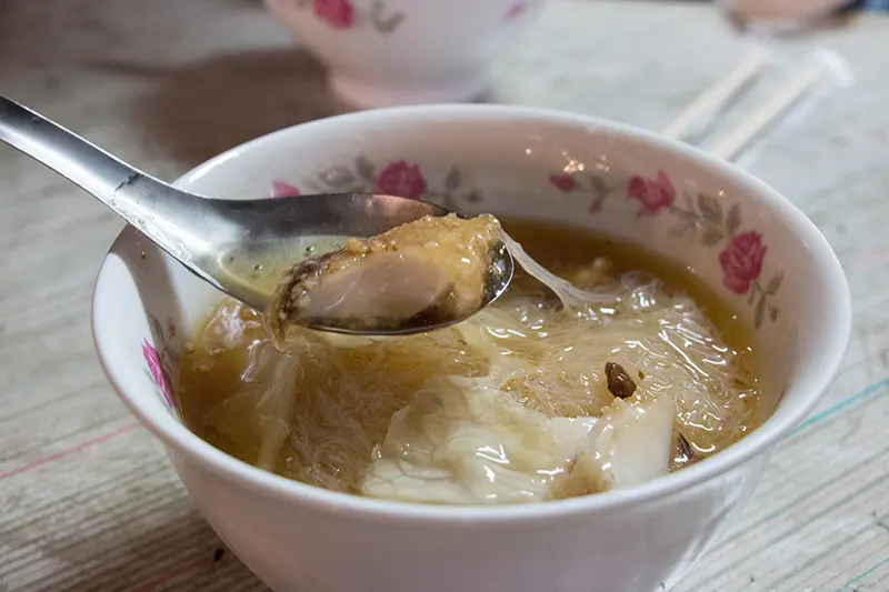 【台南│鄭記𩵚魠魚羹】民國25年創立至今，大菜市內屹立不搖的不敗美味！