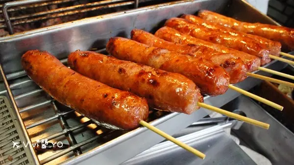 台北中正區 泉州街 黃 皇家現烤香腸 銅板美食 排隊人氣小吃 1990年老店