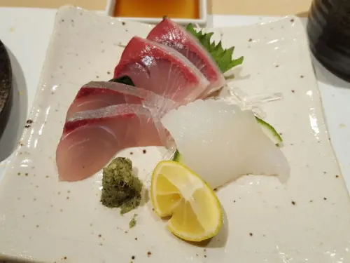 高雄食記 【香月壽司割烹】壽司羊推薦!!!平日午間限定，午間握壽司套餐680元（已含一成服務費，三種生魚片與八貫握壽司。）