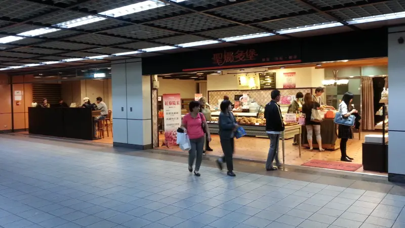 聖娜多堡麵包坊(龍山捷運門市)天然又養生的ㄆㄤˋ