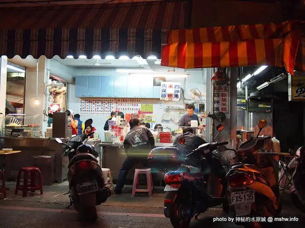 【食記】台南中西區-水仙宮粽葉米糕.四神湯@永樂市場 : 簡單實在的宵夜選擇              