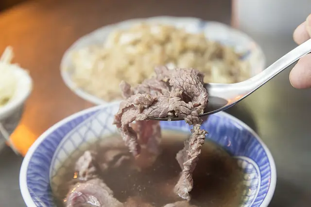 【跟著舒國治尋小吃之七十四】【台南美食】阿村牛肉湯