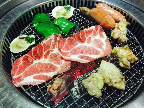 *東區燒烤*櫻花羿日式炭火燒肉，超吸晴華麗沙發椅，哈根達斯、明治冰淇淋吃到飽，只要499元!