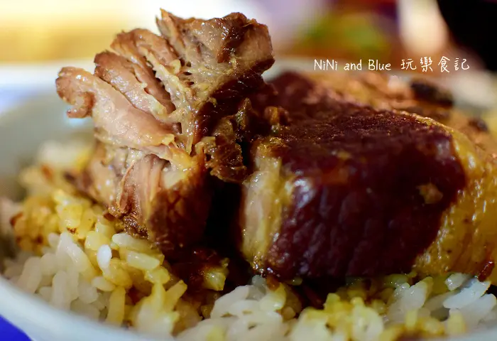 【台中】公益路宵夜排隊美食-松香爌肉飯，深夜很多名車也來排隊的暗黑美食