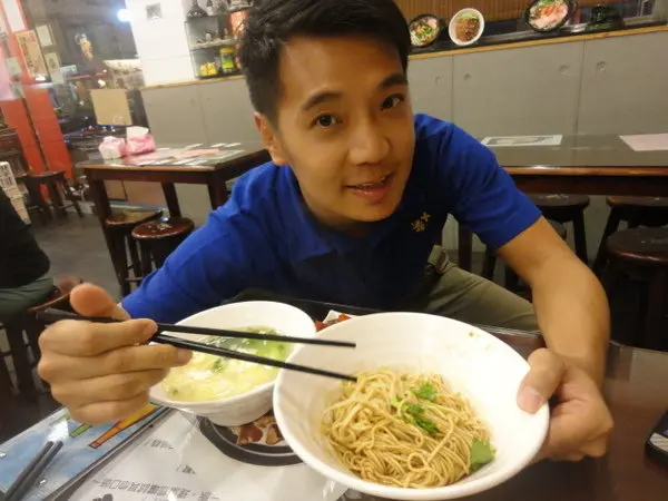 (美食 台北 小巨蛋商圈) 聚燴麵館 ~ 沒吃到絕對會搥心肝的上海蔥油拌麵