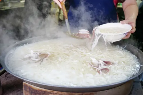 台南｜葉家小卷米粉 國華街美食．台南超人氣小吃推薦！ - 奇奇一起玩樂趣