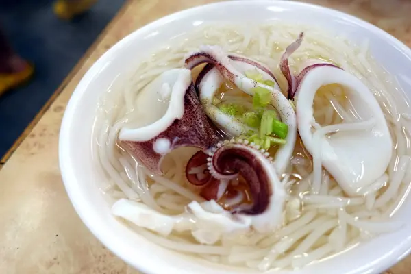 (胖樺食記)台南國華街必吃排美食「葉家小卷米粉」，食尚玩家報導超高人氣銅板美食(含2016.06最新價格)