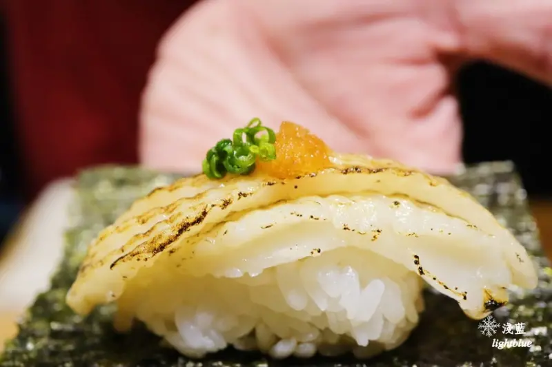 桃園中壢美食：淺藍 × 坐著做。壽司本店～視覺與味覺兼具的日式無菜單料理饗宴，體驗師傅精緻料理手法與有溫度的招待