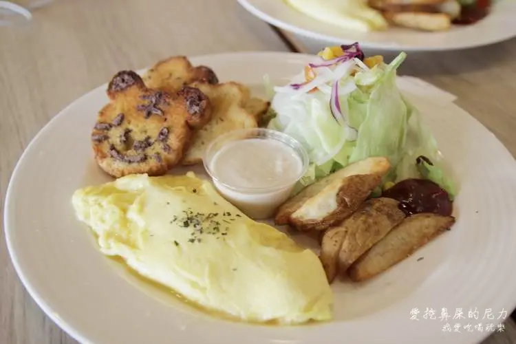 『食記』高雄前鎮。巢咖啡便宜早午餐，飲料無限暢飲（N訪）