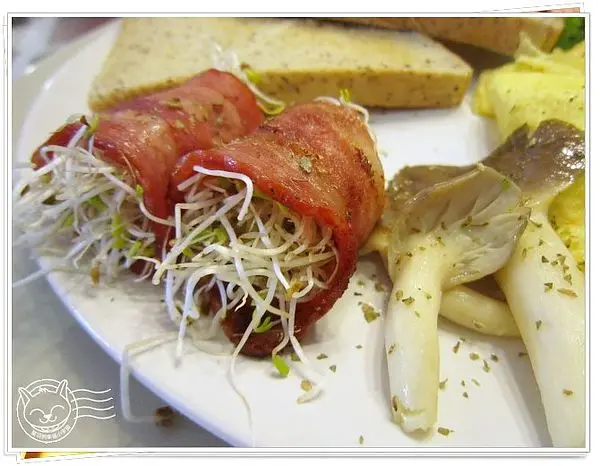 【星羽愛玩樂-宜蘭】麻雀雖小五臟俱全，羅東市區靜謐彷彿置身國外的小天堂~夏爾民宿。