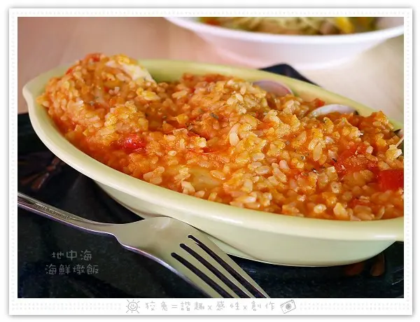 [台南食記] 平交道義麵坊~乳酪青醬雞肉義大利麵+地中海海鮮燉飯‧主餐加50元升級套餐！♥南科人專區♥