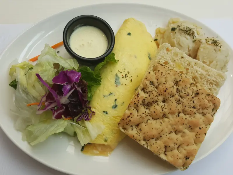 【食-新竹東區】白色小舖(巨城店)★森林松露野菇蛋捲☆菠菜起司蛋捲★香草進行曲奶昔