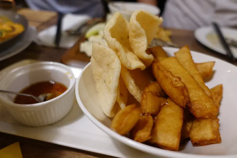 (胖樺食記)西門町台北車站推薦餐廳「Jolly 手工釀啤酒泰食餐廳-衡陽店」/下飯泰式料理/完整菜單/約會聚餐小酌/大螢幕球賽