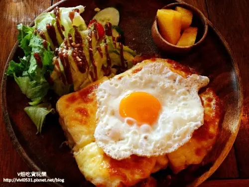 [永安站。早午餐]❤貓的美味之夢❤法式早午餐、經典可蕾特、皮太太，微甜法式工業風、親子餐廳 / 永安站 四號公園 Brunch 法式早餐 附菜單