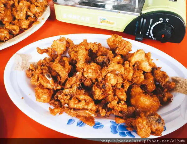 【高雄】日月星土雞城~肉嫩皮薄酥，酸筍絲雞湯超好喝！