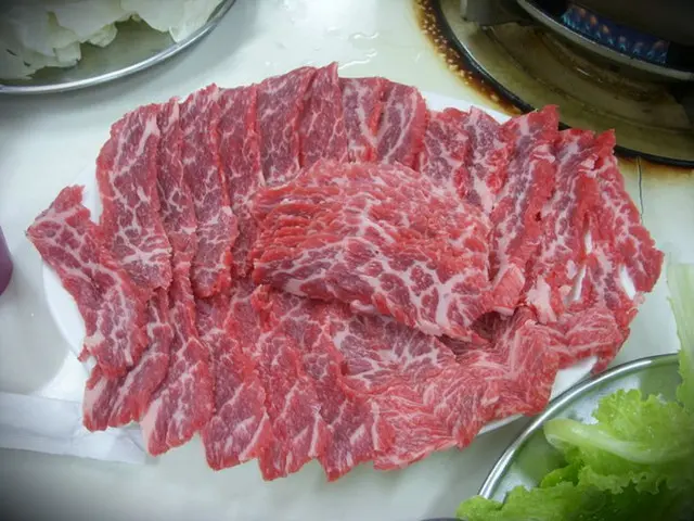 (美食~屏東)新園豬、羊、牛肉爐~隱身在夜市的人氣汕頭火鍋