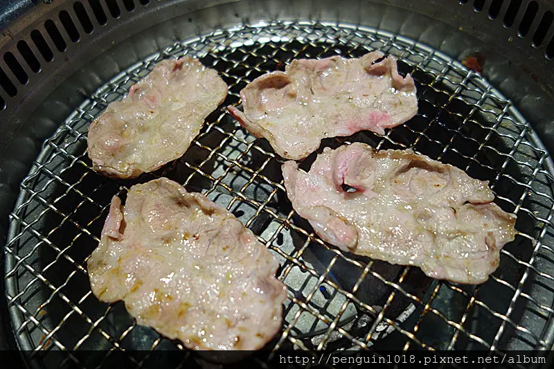 【台中南屯】牧島燒肉大墩店；燒肉名店全新菜單登場，品嚐伊比利豬、松阪豬的美味！大海鮮跟大干貝搭配，不吃牛套餐也相當豪華滿足。