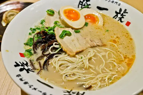 台北 市政府站 豚一族豚骨拉麵専門店