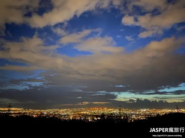 【台中夜景】必去 Mitaka 3e Cafe 夜景咖啡